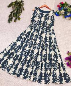 Une robe longue en coton d'été parfaite avec de beaux imprimés partout - Product Image 2