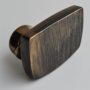 Bouton de porte en métal fabriqué à la main avec forme inégale et finition noire lisse conçu pour les intérieurs décoratifs et fonctionnels - Product Image 1