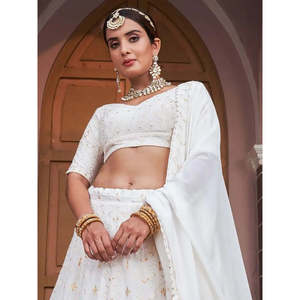 Magnifique Lehenga Choli de mariage en georgette avec broderie Lucknowi blanche - Product Image 2