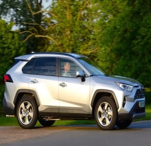 Toyota RAV4 Híbrida 2020 Seminueva con Volante a la Izquierda, Asientos de Cuero, Cámara Trasera, 25001-50000 Millas, Pantalla Táctil y Faros LED - Product Image 3