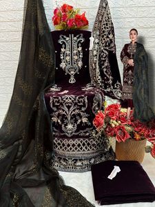 Exquisito Traje Indio-Pakistaní de Terciopelo Opulento Bordado, Salwar Kameez sin Coser, Elegante y Impresionante, de Seda, para Adultos - Product Image 6