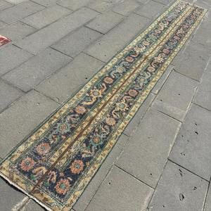 Alfombra Turca, Alfombra Vintage de 1.7x12.3 pies, Alfombra de Lana Azul - Product Image 3