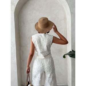 Combinaisons et salopettes sans manches brodées pour femmes - Product Image 1