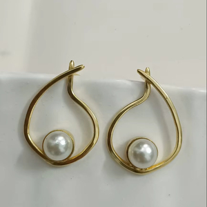 Boucles d'oreilles en laiton léger ethnique à la mode pour femmes Monalisa Stone Stud géométrique doré finition argentée bijoux de mode en vrac - Product Image 2