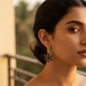 Pendientes de Plata 925 con Flor de Granate y Diamante Talla Pera, Oro Rosa de 14K, Estilo Moderno para Compromiso, Regalo de Joyería - Product Image 1