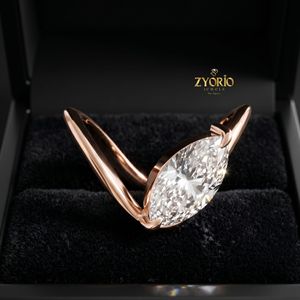 Anillo de Compromiso Solitario con Corte Marquesa en Oro de 10K, Elegante Anillo de Promesa para Mujer - Product Image 5