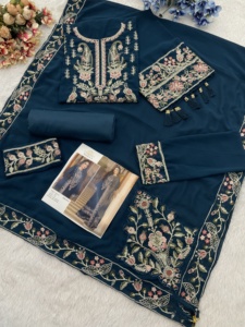 Costumes pakistanais d'excellente qualité avec broderie disponible à un prix abordable - Product Image 4