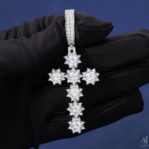 Pendentif Croix en Moissanite Plaqué Or Blanc Rhodié, Collier Charme Halo à Coupe Ronde, Bijou Hip Hop Unisexe - Product Image 1