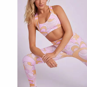 ชุดโยคะ 2 ชิ้น ยกกระชับสะโพก ยืดหยุ่น ระบายอากาศได้ดี แห้งเร็ว สายไขว้ที่เอว เสื้อชั้นในออกกำลังกายและกางเกง ชุดโยคะกระโปรงสั้น สีแดง - Product Image 6