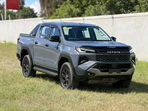Toyota Hilux Travo Overland Plus 2026 Usada, Diésel, Automática, Volante a la Izquierda, Neumáticos R18, Portaequipajes de Aluminio, Asientos de Tela - Product Image 4