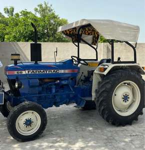 Tractor de ruedas 2007 Farmtrac 60 4WD utilizado con engranaje central y componentes del motor, incluida la caja de cambios - Product Image 4