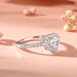 Bague de fiançailles Jeulia en platine plaqué rhodium avec diamant taille cœur halo - Product Image 6