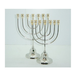 Fancy Royal Look Soporte de vela de menorah de latón de alta calidad Estilo moderno Candelabro de menorah judío dorado Candelabro religioso - Product Image 1