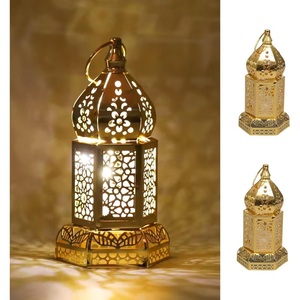 Farol de Vela Marroquí de Metal Dorado Premium Especial para Ramadán con Intrincados Relieves, Brillo Cálido Ambiental, Decoración Festiva Elegante para el Hogar - Product Image 3