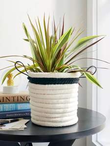 Macetero de Macramé de Diseño Minimalista para Decoración del Hogar Contemporánea que Mejora la Simplicidad con un Toque Verde - Product Image 5