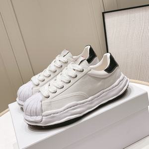 รองเท้าลำลองสั่งทำพิเศษสำหรับผู้ชาย ดีไซน์ระดับไฮเอนด์ เหมาะสำหรับเล่นกีฬาและเดินเล่น รองเท้าแท้สำหรับทุกเพศ - Product Image 4