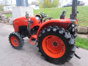 ขายรถแทรกเตอร์ Kubota L1-382 HST 4WD ระบบไฮโดรสแตติก 38 แรงม้า ดีเซล ขนาดกะทัดรัด พร้อมที่ตักด้านหน้า เครื่องจักรกลการเกษตร - Product Image 2