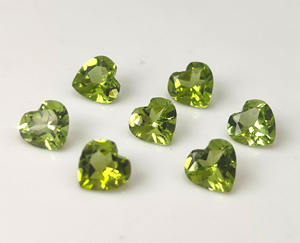 พลอยเพอริดอทสีเขียวธรรมชาติขนาด4-6มม. เพชรพลอยหลวมเหลี่ยมตัดรูปหัวใจสำหรับทำเครื่องประดับ - Product Image 6