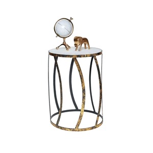 Mesa auxiliar moderna de metal y mármol hecha a medida, acabado dorado, respetuosa con el medio ambiente, entrega rápida desde la India - Product Image 2