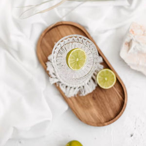 Plato de desayuno ovalado de madera hecho a mano, bandeja decorativa redonda para organizador recogido en el hogar para uso en escritorio para comida o brunch - Product Image 1