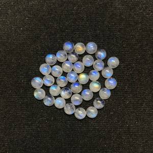 Vivaaz GEMS มีคุณภาพสูงเกรด AAA ได้รับการรับรองว่าเป็นพลอยมูนสโตนสีรุ้งทรงหลวมที่มีหินธรรมชาติขนาด5มม. และ6มม. ขายส่ง - Product Image 3