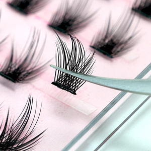 Pestañas Pre-Mapeado Manga Cluster Anime Lashes Extensiones Paquete personalizado Diseño DIY Extensiones Fluffy Lashes al por mayor - Product Image 1