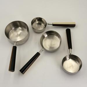 Tazas Medidoras de Acero Inoxidable de Alta Calidad al por Mayor, Tazas Medidoras Multiusos Modernas y Creativas con Mango Clásico de Resina - Product Image 1