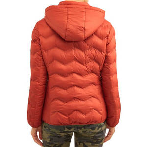 Chaqueta acolchada de mujer de alta calidad OEM venta al por mayor transpirable nueva moda invierno burbuja chaquetas acolchadas con colores personalizados - Product Image 6