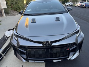 Buena Oferta para Toyota GR Corolla Circuit Edition 2023, Transmisión Manual de 6 Velocidades, Tracción en las Cuatro Ruedas, Motor Turbo de 3 Cilindros y 300 hp - Product Image 2