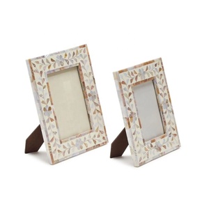 Marcos de fotos de nácar de lujo Diseños específicos Acento decorativo en el hogar Venta al por mayor Artesanía de Vietnam - Product Image 1