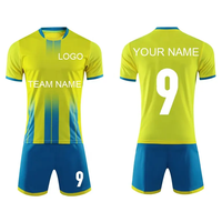 Jersey Sepak Bola Kustom Pabrik dengan Cetak Nomor Logo Kustom, Bernapas, Cepat Kering, 100% Poliester, Lengan Pendek, Unisex Dewasa