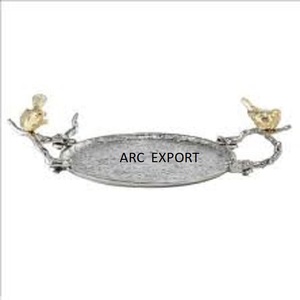 Nouveau plateau de décoration de table design en métal argenté avec 2 poignées dorées concevant un grand plateau de service de nourriture moderne de restaurant élégant - Product Image 3