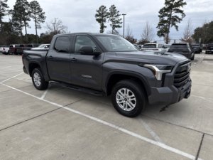 Toyota Tundra 4WD SR5 2024 Usada en Buen Estado - Product Image 2