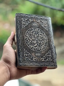 3 Moon Blue Lapiz en relieve Estilo vintage Diario de cuero Costura de sillín y encuadernación de costura - Product Image 4