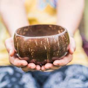 Cuenco de cáscara de coco pulido Utensilios de cocina ecológicos para el hogar o acampar Fácil de hacer - Product Image 4