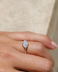 Anillo de compromiso solitario de moissanita con corte marquesa de 5x10 mm, clásico de seis puntas, chapado en oro amarillo, joyería nupcial fina al por mayor - Product Image 1