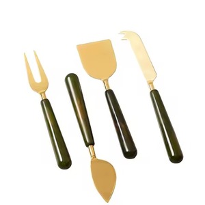 Elegante juego de esparcidor de queso con acabado dorado, cuchillo de Metal hecho a mano con asas de resina para servir en el hogar y decoración de mesa - Product Image 6