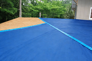 Sous-couche de <span class=keywords><strong>toiture</strong></span> autocollante, protection contre la glace et l'eau, membrane imperméable haute température à peler et coller pour les avant-toits et les traverses - Product Image 6