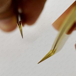 Pinzas de Acero para Extensión de Pestañas HASIBI NAQIBI SURGICAL CORP - Duraderas, Antiestáticas, con Puntas Dentadas, 10 mm de Longitud, Personalizables - Product Image 6