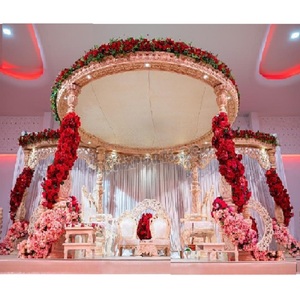 Mandap Real de Madera para Bodas Gujaratas, Mandap Dorado Tradicional Hindú para Bodas, Elegante Mandap de Madera Artesanal para Bodas en Canadá - Product Image 1