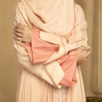 Abaya en polyester de haute qualité, couleur unie, décontractée, respirante, coupe ample, manches longues, longueur au sol, avec hijab pour femmes, pour l'Aïd et usage quotidien