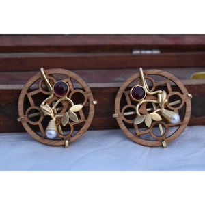 Pendientes chapados en oro de madera para niñas y mujeres, treanding hecho a mano, de latón, piedra de madera, aretes étnicos - Product Image 1