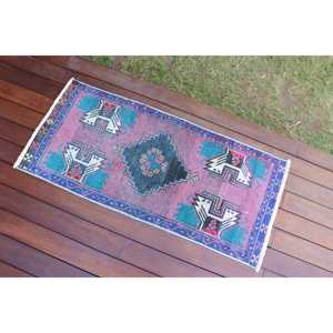 Alfombra Turca Pequeña de 1.7x3.7 pies, Alfombra de Lana Vintage con Diseño Floral Rosa - Product Image 3