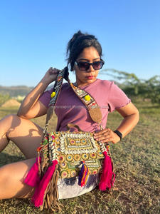 Nueva llegada real hecho a mano Rajasthani mujeres Tribal multicolor tela de algodón Boho Hippie gamuza cuero flecos borla Banjara bolsa - Product Image 4
