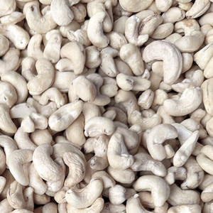 Vente flash 2023 Noix de cajou brutes en gros W320 W240 Santigo Usine au Vietnam Prêt à être expédié - Product Image 1