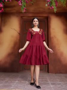 เรยอนผู้หญิง Kurti 16 กก. สลับและเย็บปักถักร้อยหนักด้วยการออกแบบงานฝีมือรุ่น Kurta สําเร็จรูป - Product Image 4