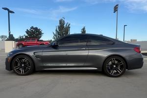 Voiture d'occasion fiable, BMW M4 Coupé 2018, environ 38 000 milles, 6 cylindres bi-turbo - Product Image 6