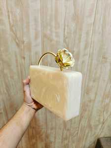 Bolsos de mano de resina hechos a medida bolsos y embragues en relieve y grabados ideales para reventa por tiendas de bolsos de moda - Product Image 4