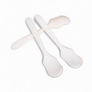 Cuillère en nacre pour le dessert et la dégustation de caviar, soigneusement conçue par des artisans traditionnels du Vietnam - Product Image 1