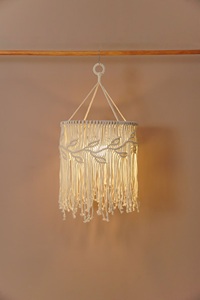 Lampe suspendue en macramé en coton écologique fabriquée à la main en Inde, motif de feuilles bohème, couleur naturelle, haute qualité, salon - Product Image 6